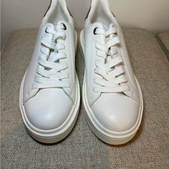 New Steve Madden (REVOLVE) Carley Trainer White/ Pewter Sneakers Size 10B - Picture 7 of 8